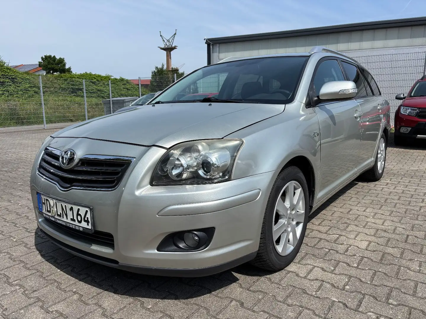 Toyota Avensis Combi Sol 2,2-l-D-CAT/Klima/AHK/Tempomat Plateado - 2