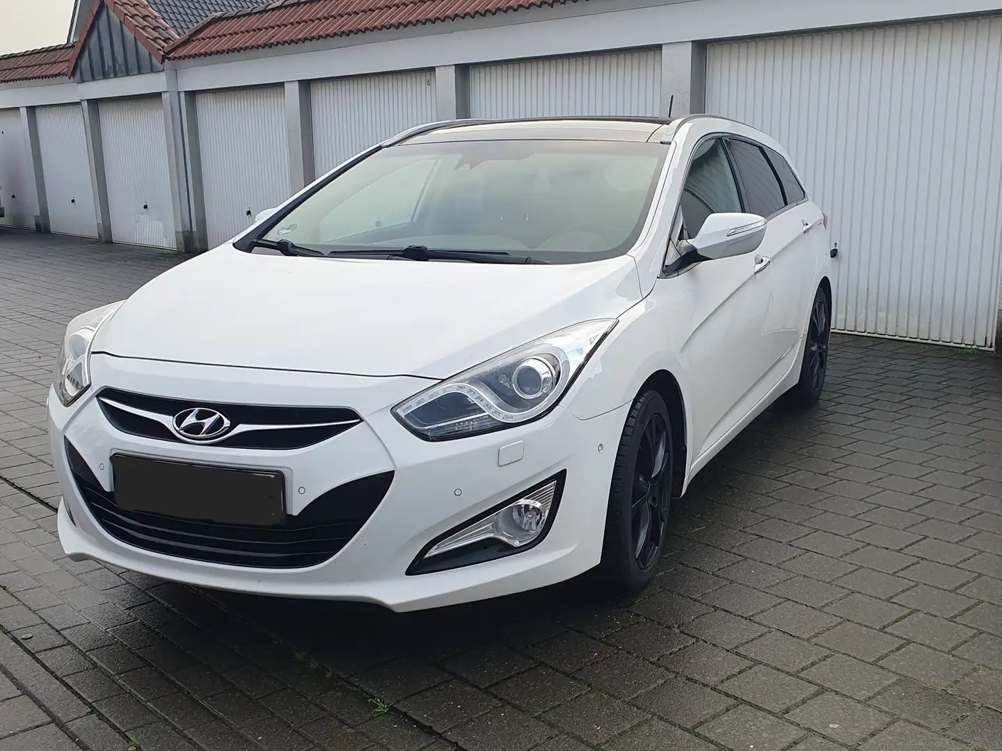 Hyundai i40 1.7 CRDi Automatik Premium Weiß - 1