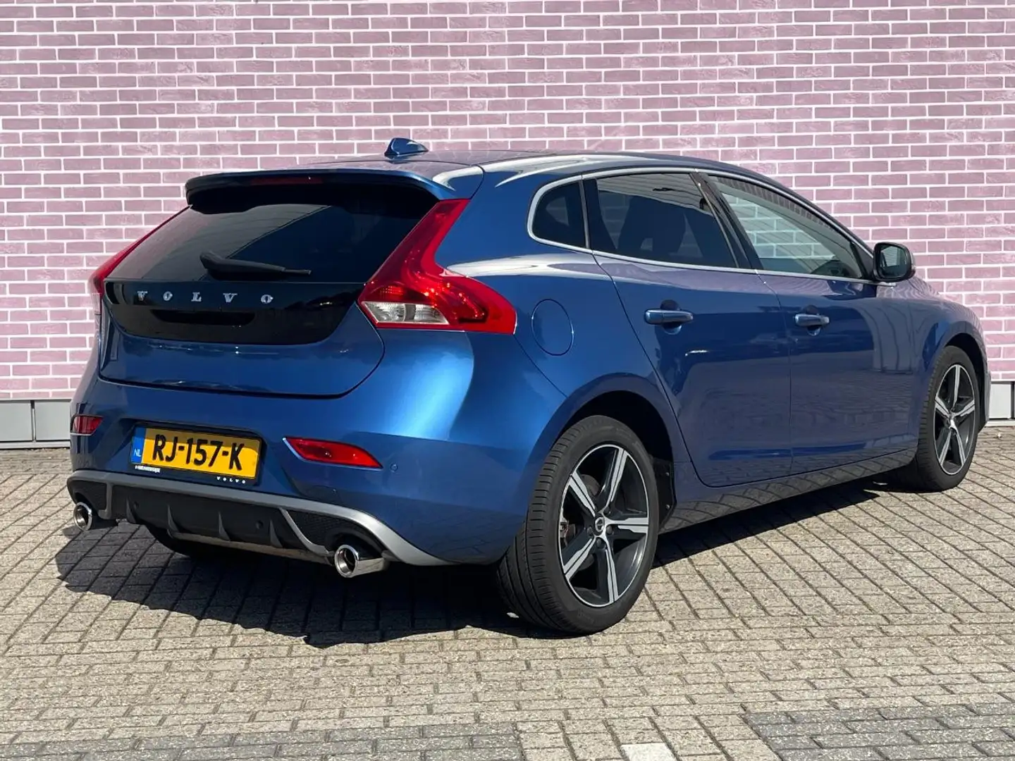 Volvo V40 2.0 T4 Business Sport | Panodak | Keyless | Camera Blauw - 2