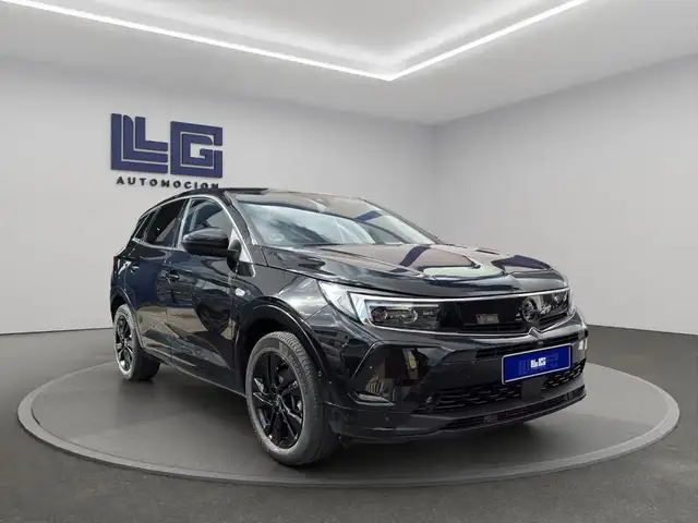 Opel Grandland view 3