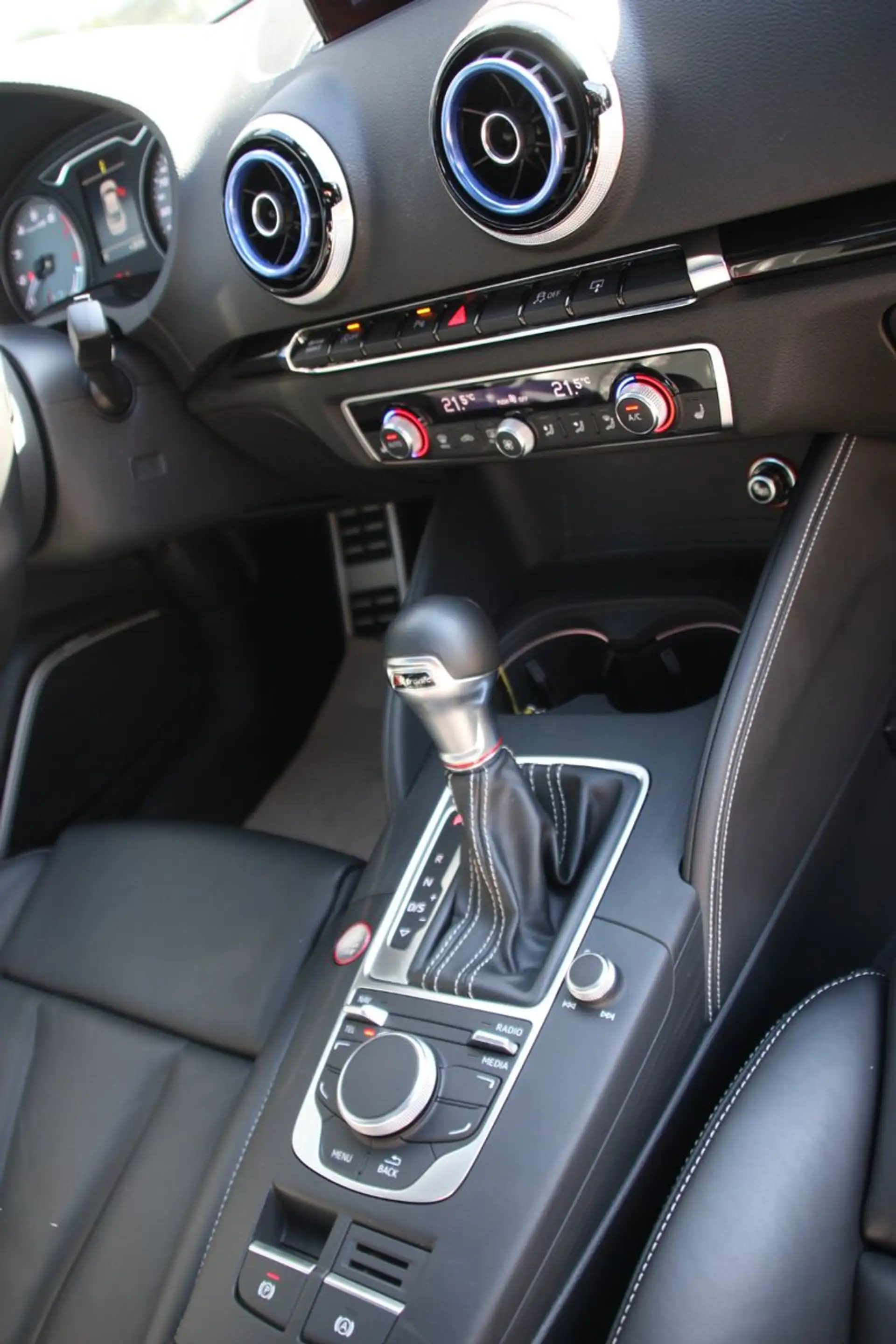Audi S3 Lim. 2.0 TFSI quattro — photo 9
