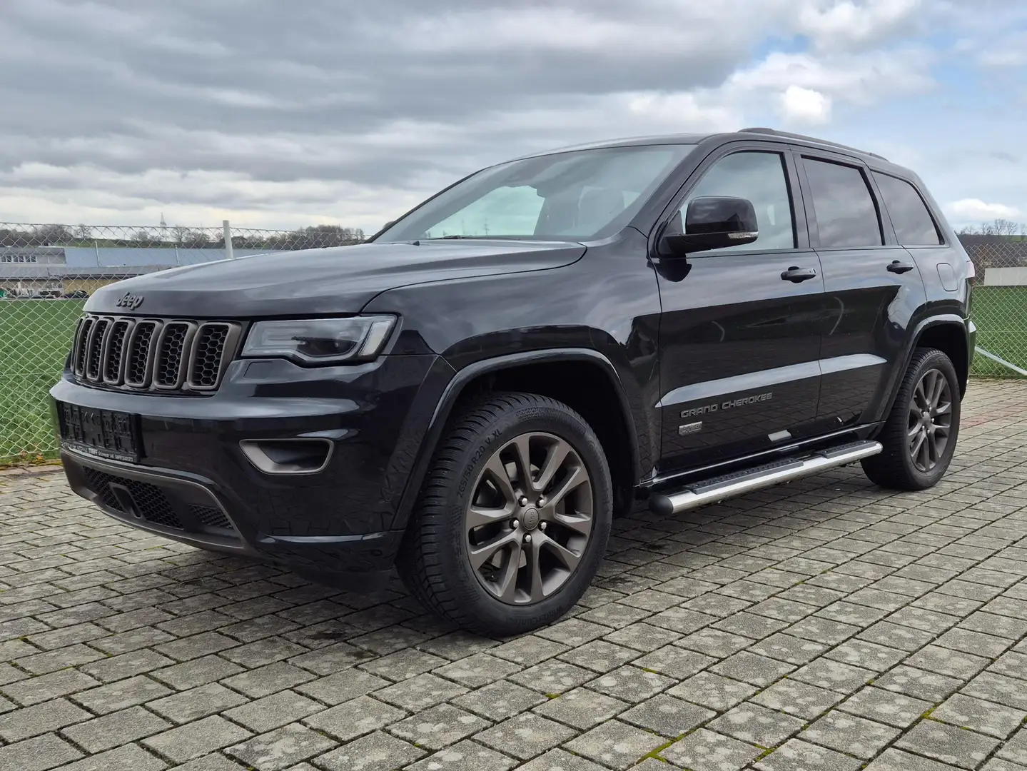 Jeep Grand Cherokee Grand Cherokee 3,0 V6 CRD 75th Anniversary 75th Anniversary Schwarz - 1