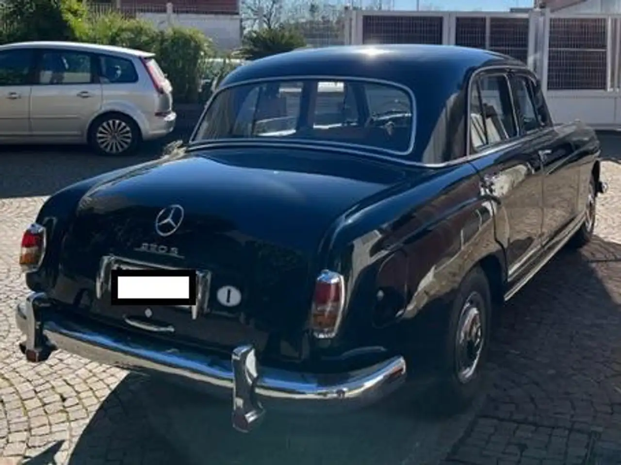 Mercedes-Benz 220S Ponton, foto 3