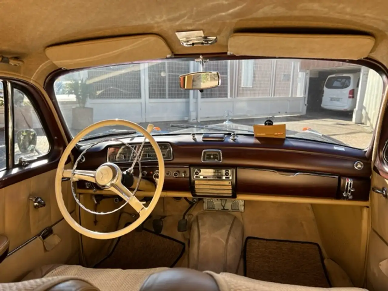 Mercedes-Benz 220S Ponton, foto 6