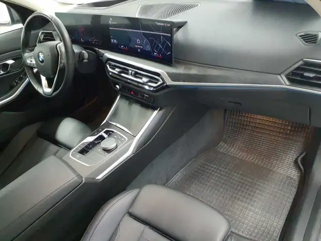 BMW 3 Series view 9