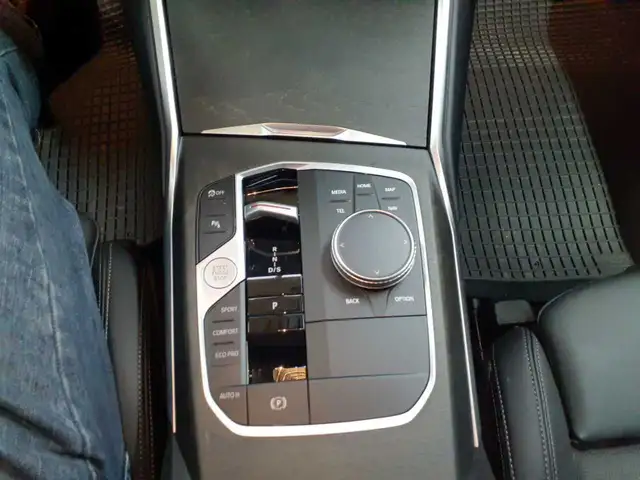 BMW 3 Series view 10