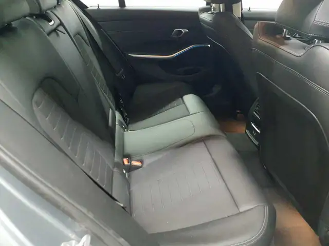 BMW 3 Series view 14