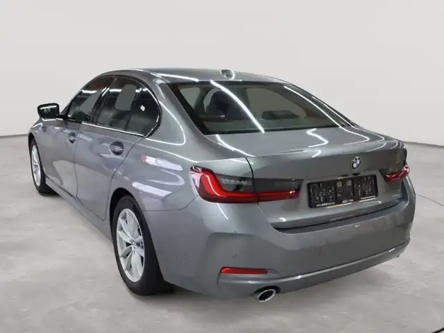 BMW 3 Series view 5