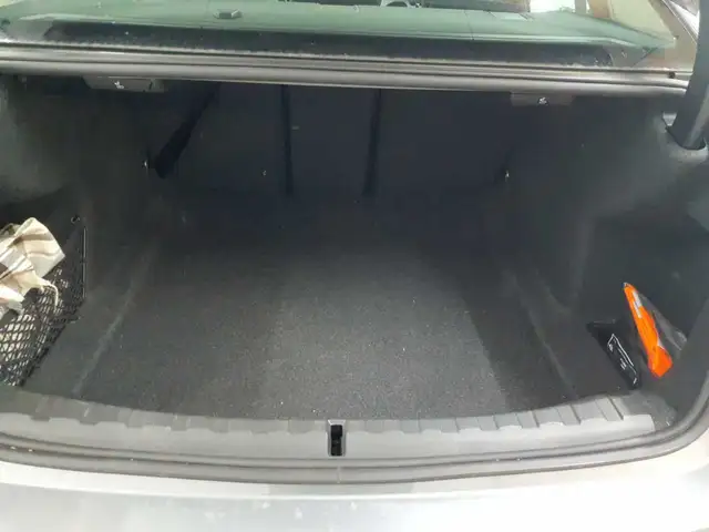BMW 3 Series view 15