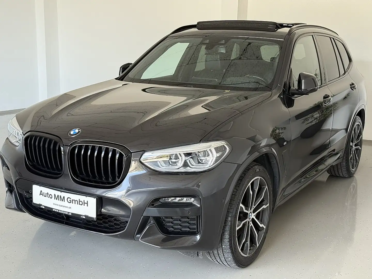 BMW X3 xDrive 20d Aut. M sport Panoramadach Grau - 2