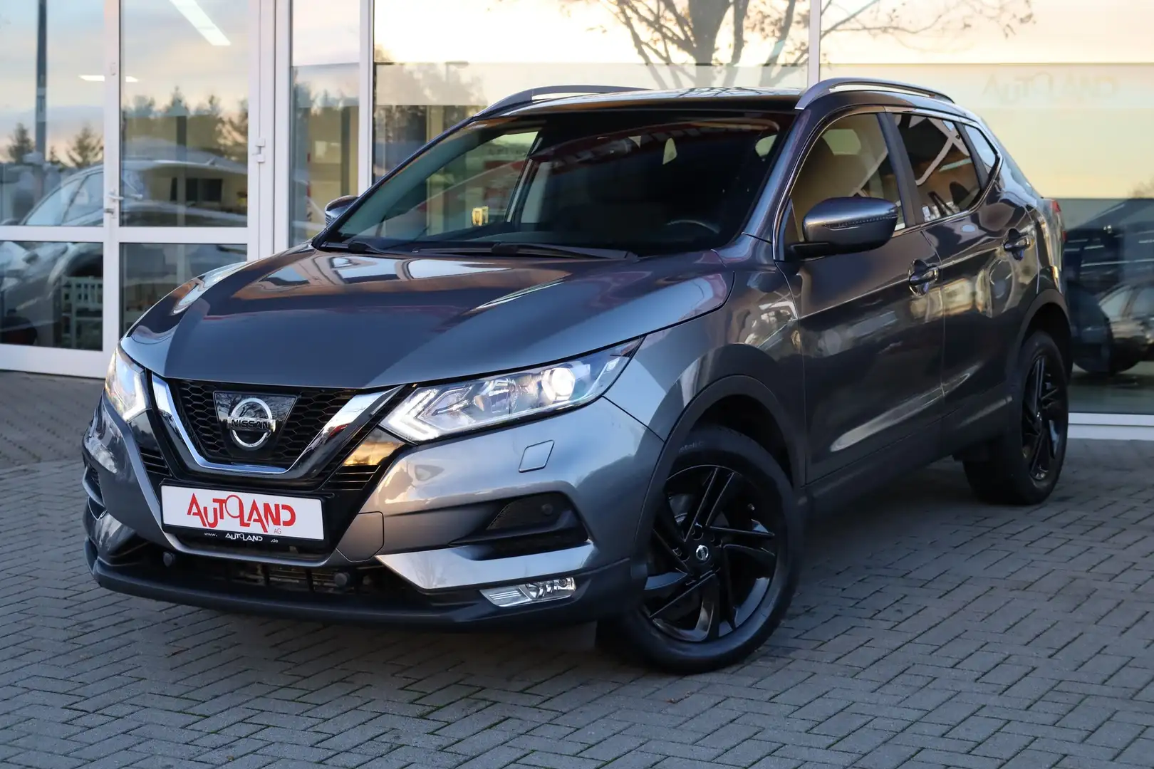 Nissan Qashqai 1.2 Acenta Navi Panorama Kamera Tempomat Grijs - 2
