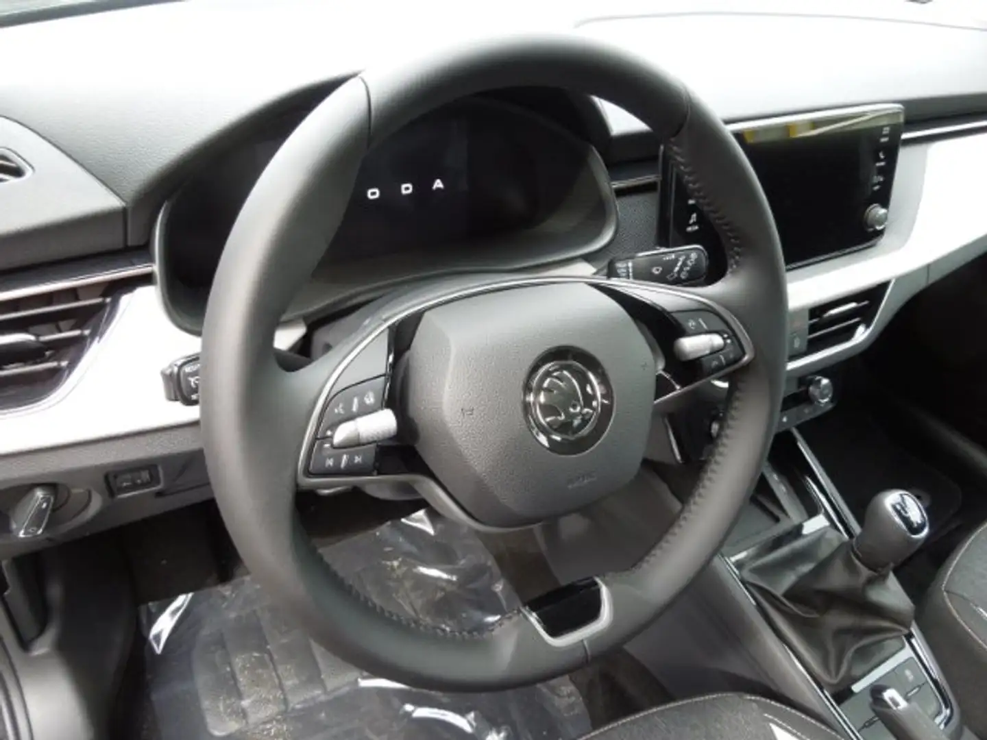 Skoda Kamiq 1.0 TSI SL/AHK/SmartL.Navi/PDC/Sitzh/LED/LM16 Blanco - 2