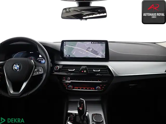 BMW 5 Series view 9