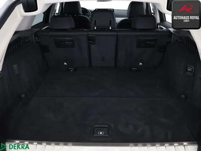 BMW 5 Series view 13