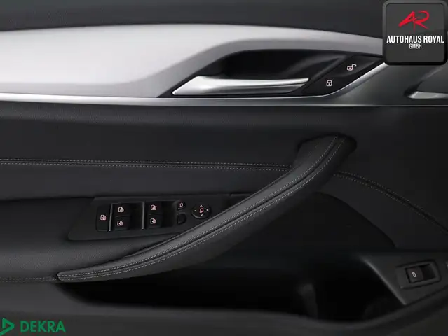 BMW 5 Series view 14