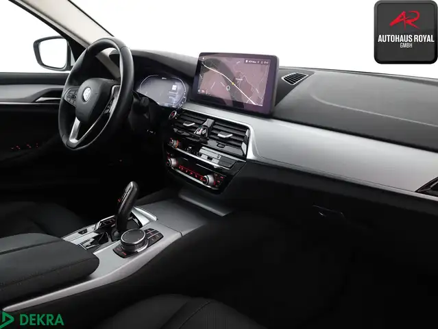 BMW 5 Series view 10