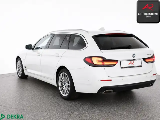 BMW 5 Series view 3
