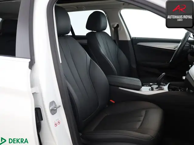 BMW 5 Series view 11