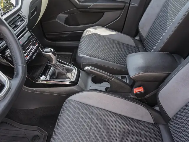 Volkswagen T-Cross view 14