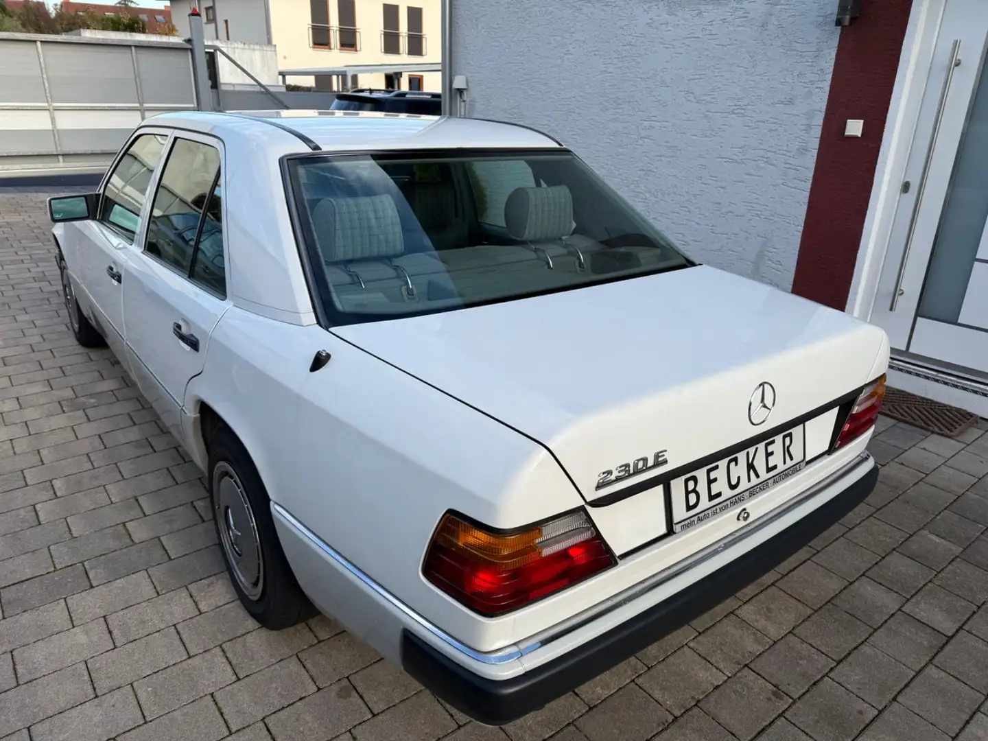 Mercedes-Benz 230 E Autom.Klima Scheckheft rostfrei Top Zustand Weiß - 2