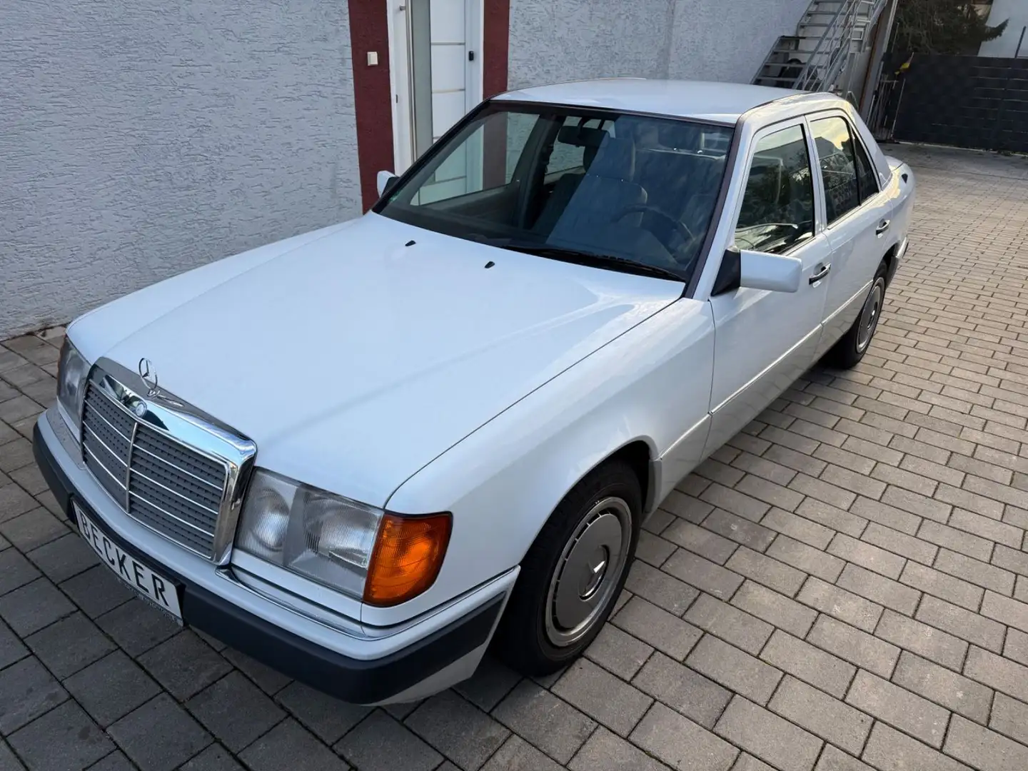 Mercedes-Benz 230 E Autom.Klima Scheckheft rostfrei Top Zustand Weiß - 1