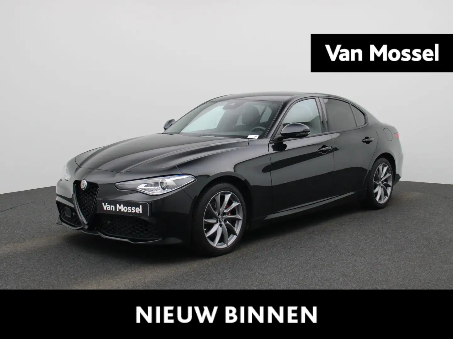 Alfa Romeo Giulia 2.0T Sprint | LMV | Automaat | Parkeer sensoren | Zwart - 1