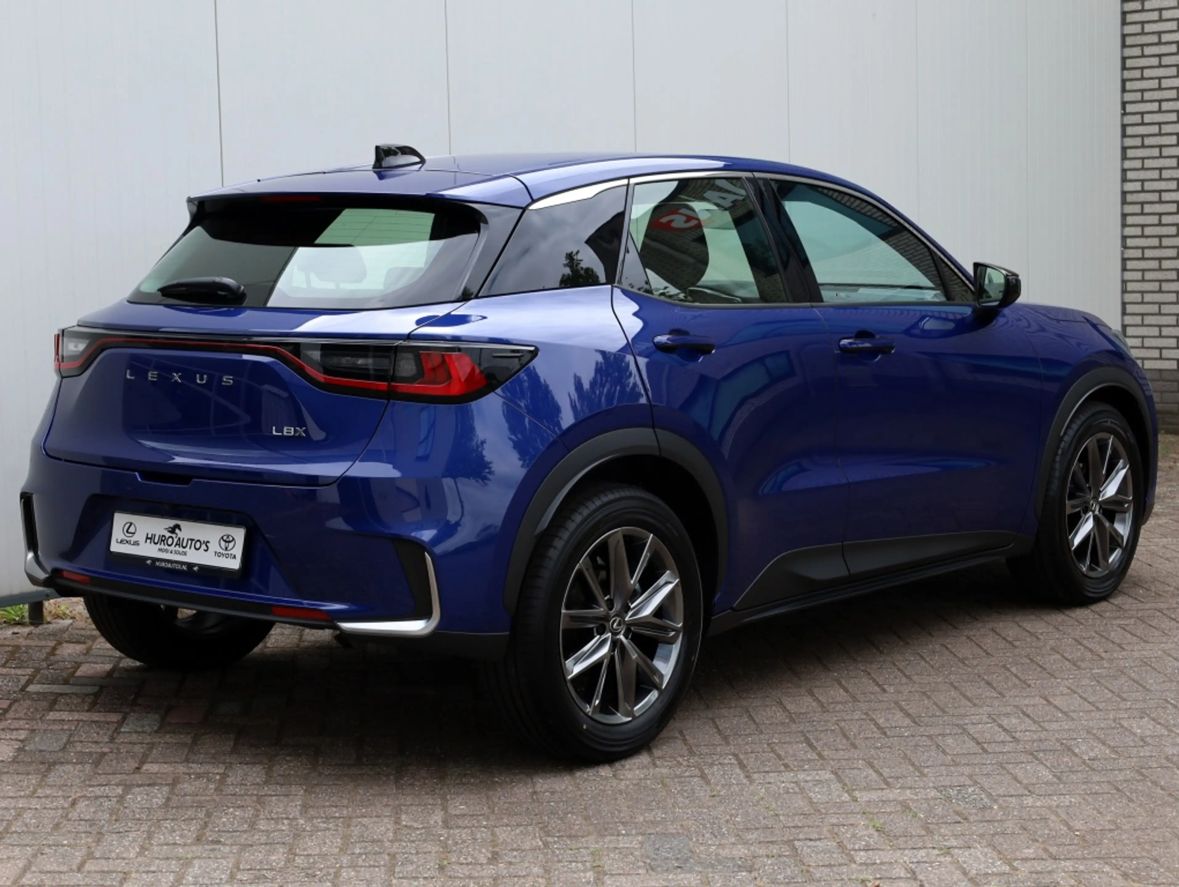 Lexus LBX Relax 2WD | Leder | Achterklep elektrisch | Memory — photo 35