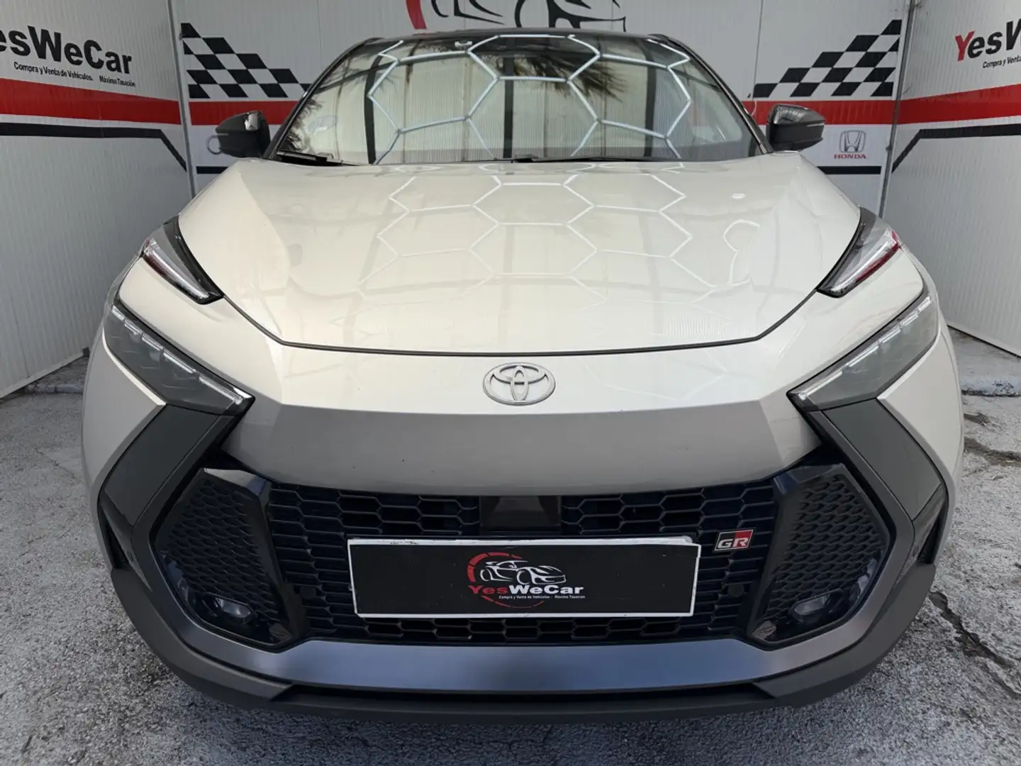 Toyota C-HR 220PH GR Sport Plus Gris - 2