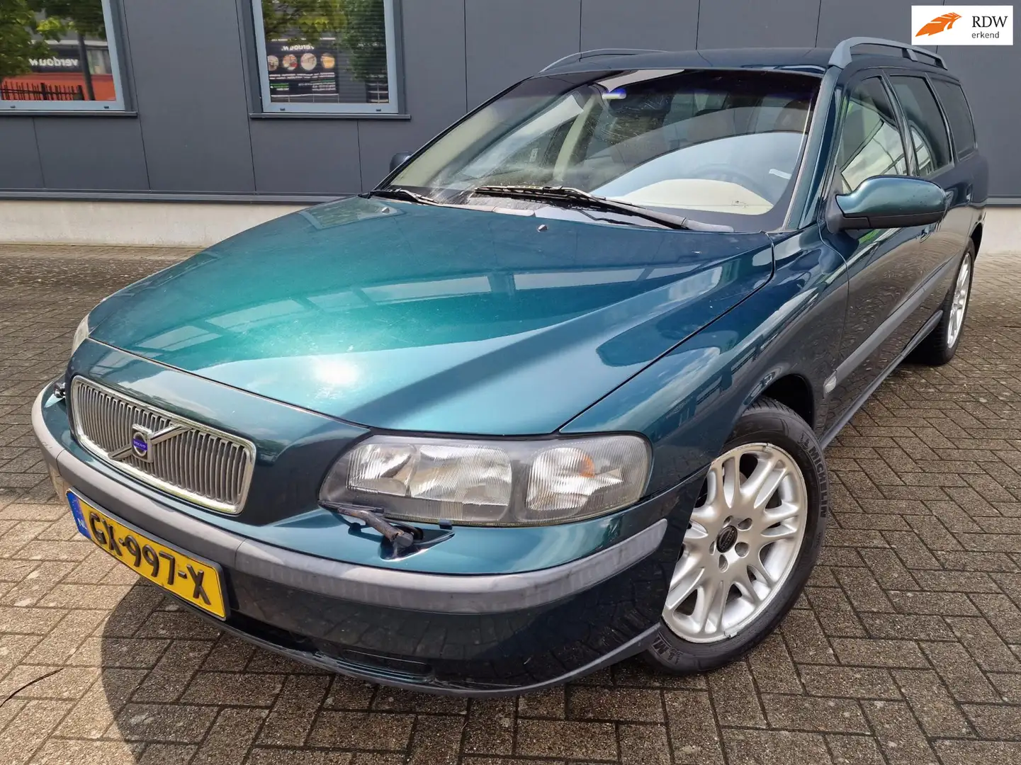 Volvo V70 2.3 T-5 Geartr. C.L, netto € 4.750, bijtelvriendel Zöld - 1