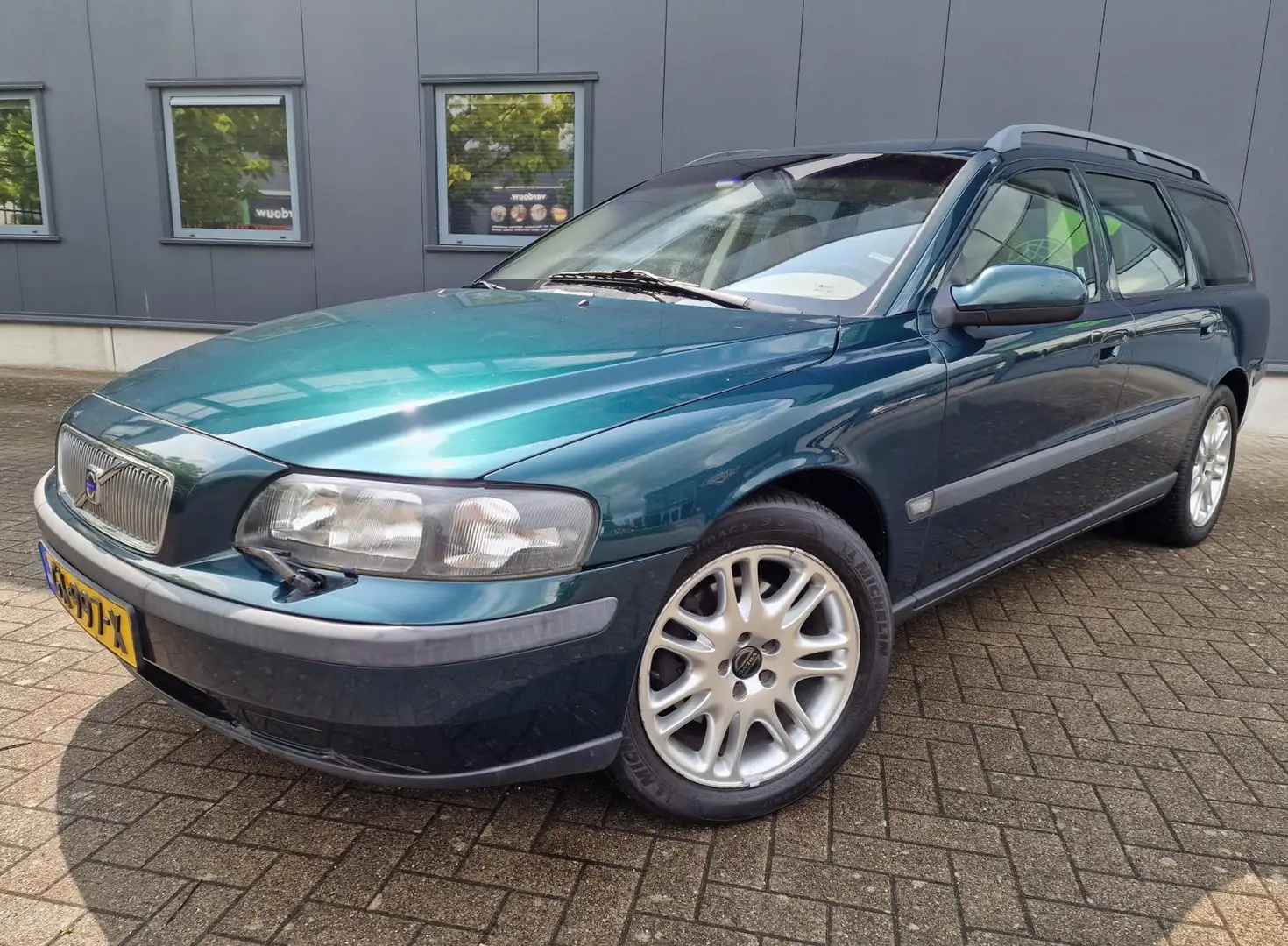 Volvo V70 2.3 T-5 Geartr. C.L, netto € 4.750, bijtelvriendel Verde - 2
