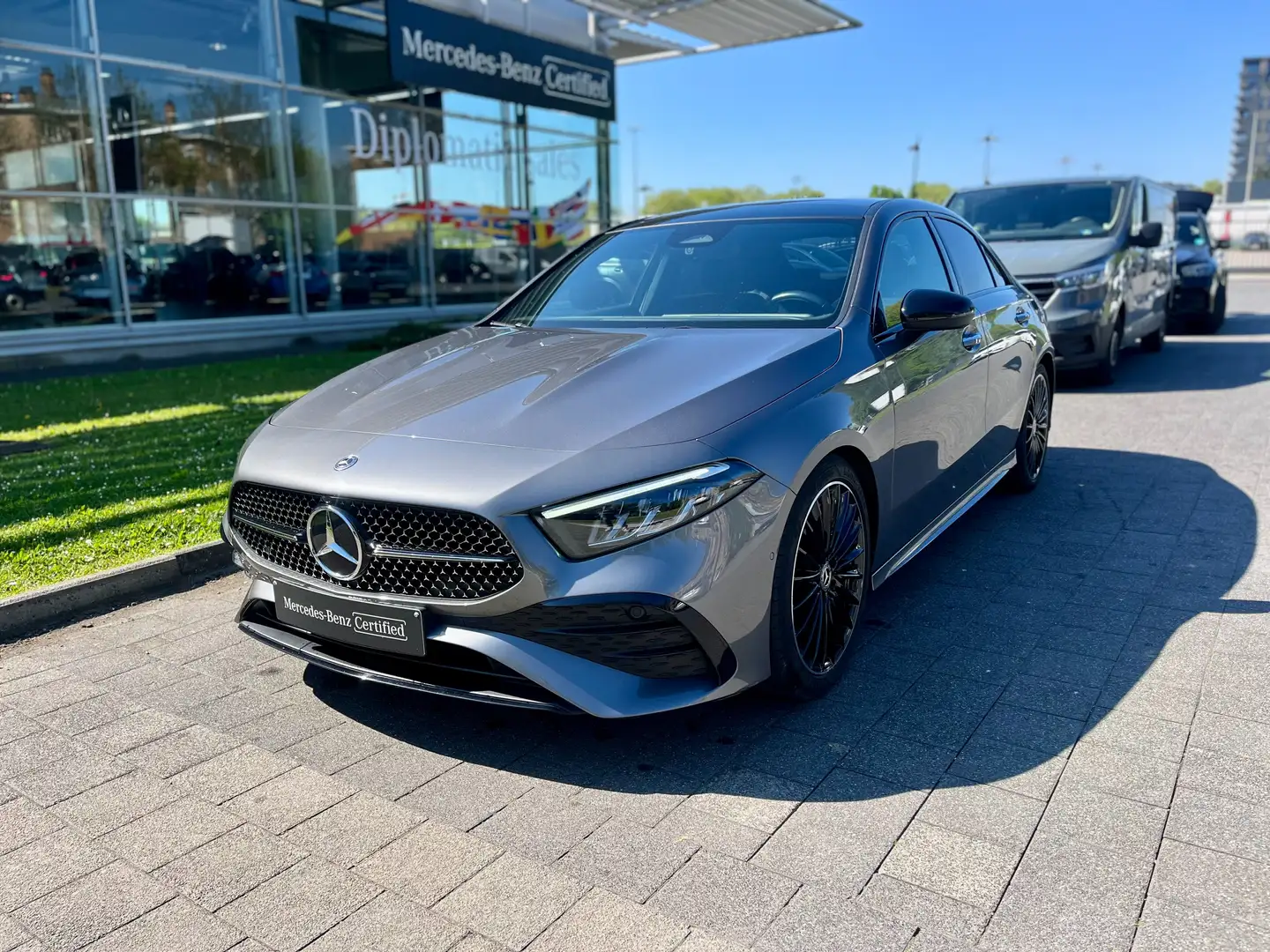 Mercedes-Benz A 180 A Sedan 180 d AMG Line Grigio - 1