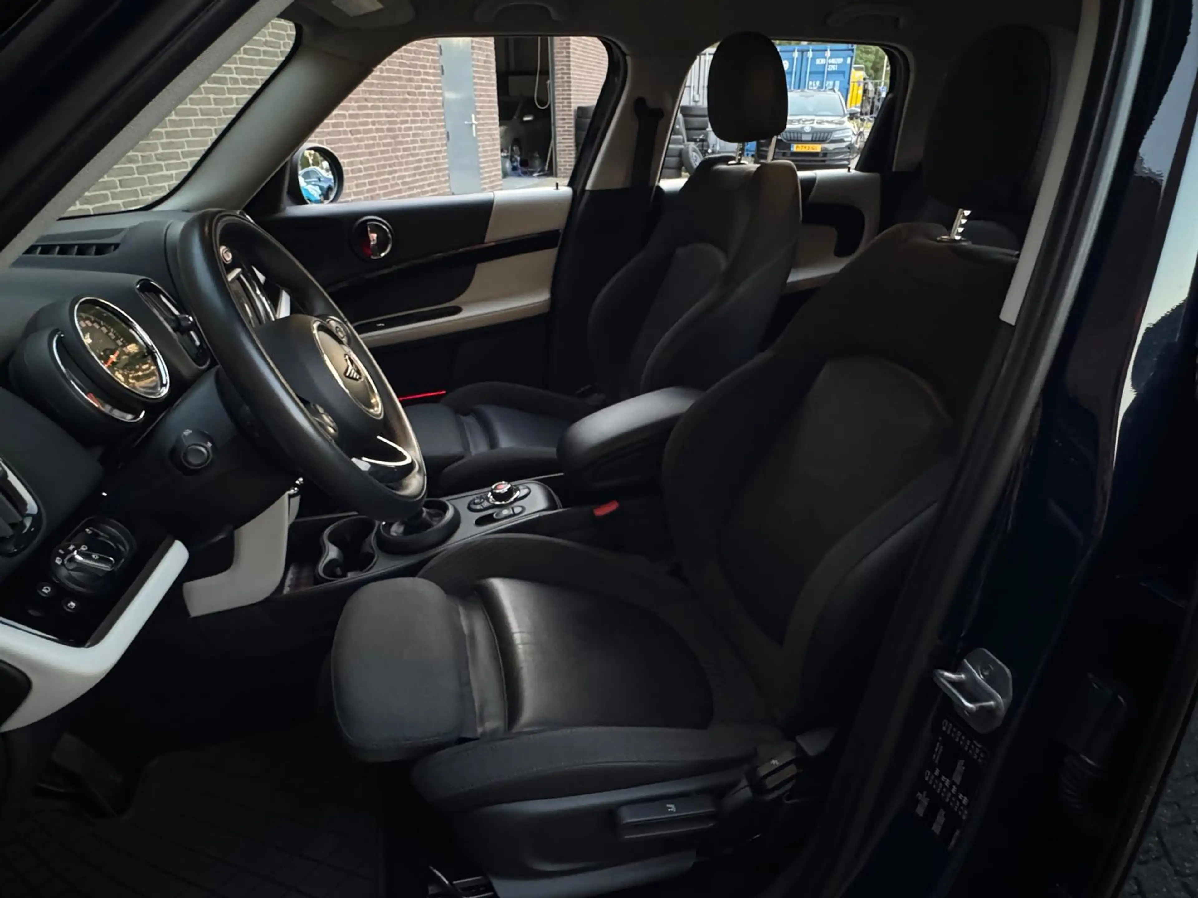 MINI Cooper Countryman 1.5 Chili Sport-Int. Led Keyless Camera Dealer Oh. — photo 14