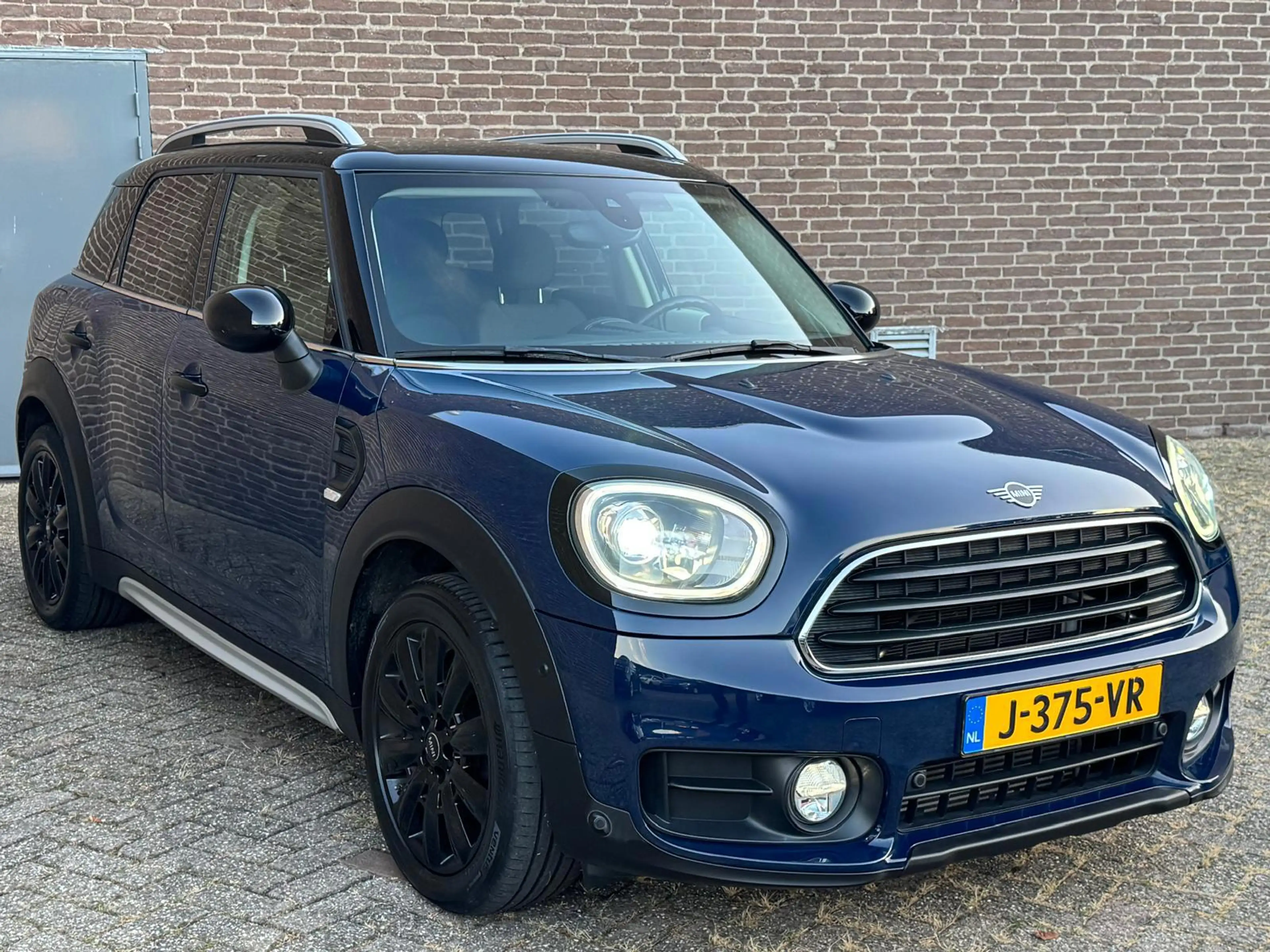 MINI Cooper Countryman 1.5 Chili Sport-Int. Led Keyless Camera Dealer Oh. — photo 3