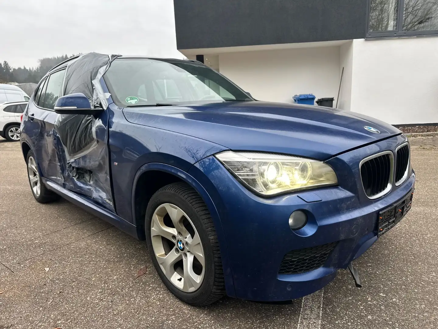 BMW X1 20 d xDrive*Panorama*LED*M-Packet* Blauw - 2