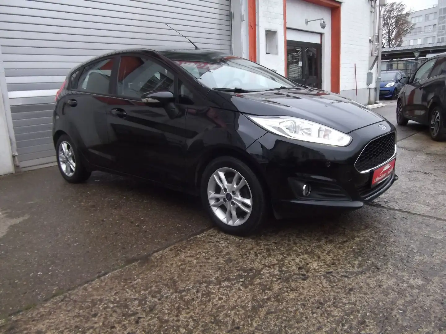 Ford Fiesta Trend Schwarz - 2