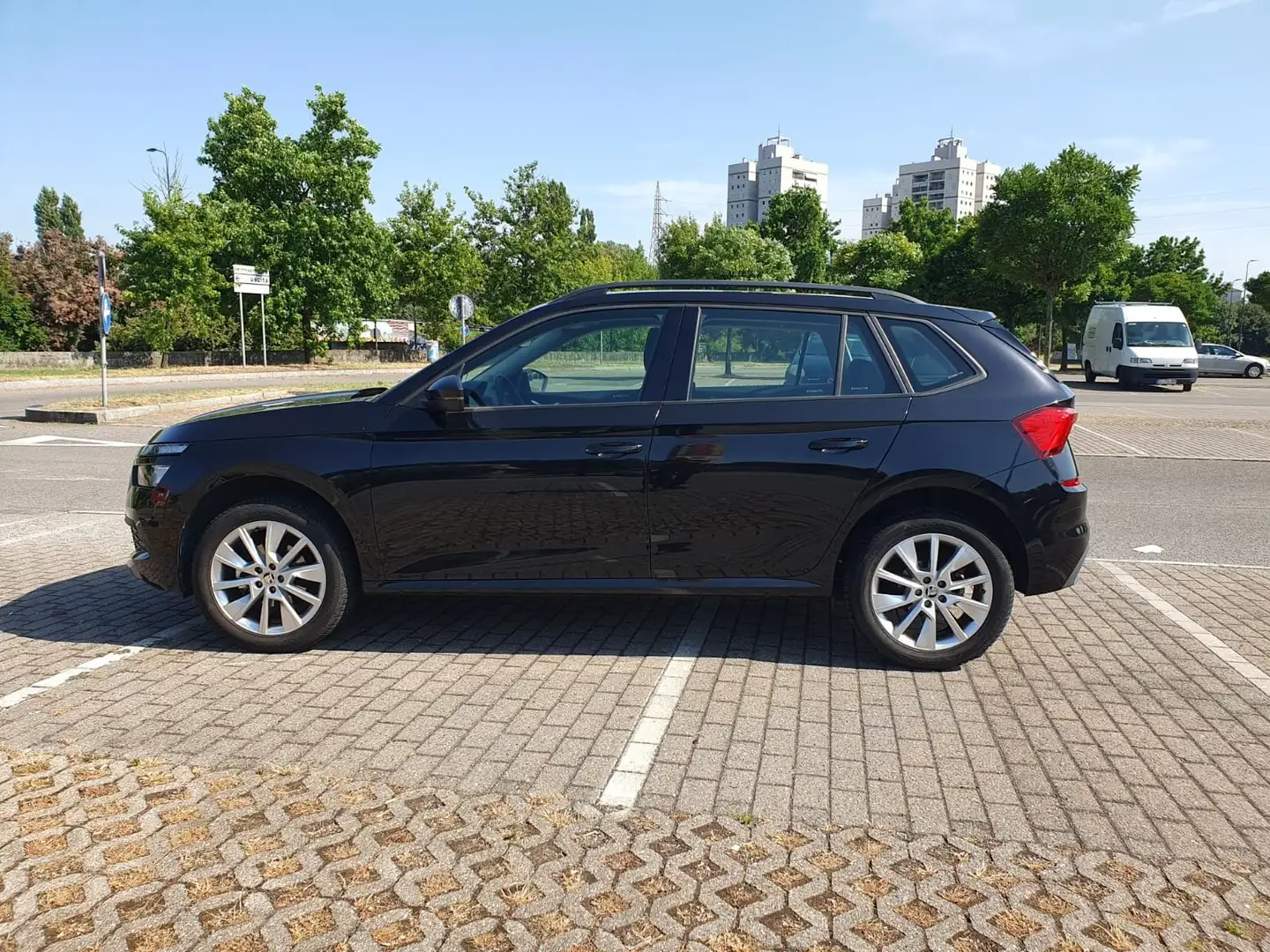 Skoda Kamiq 1.0 tsi Ambition 95cv + MOLTI OPTIONAL Nero - 2