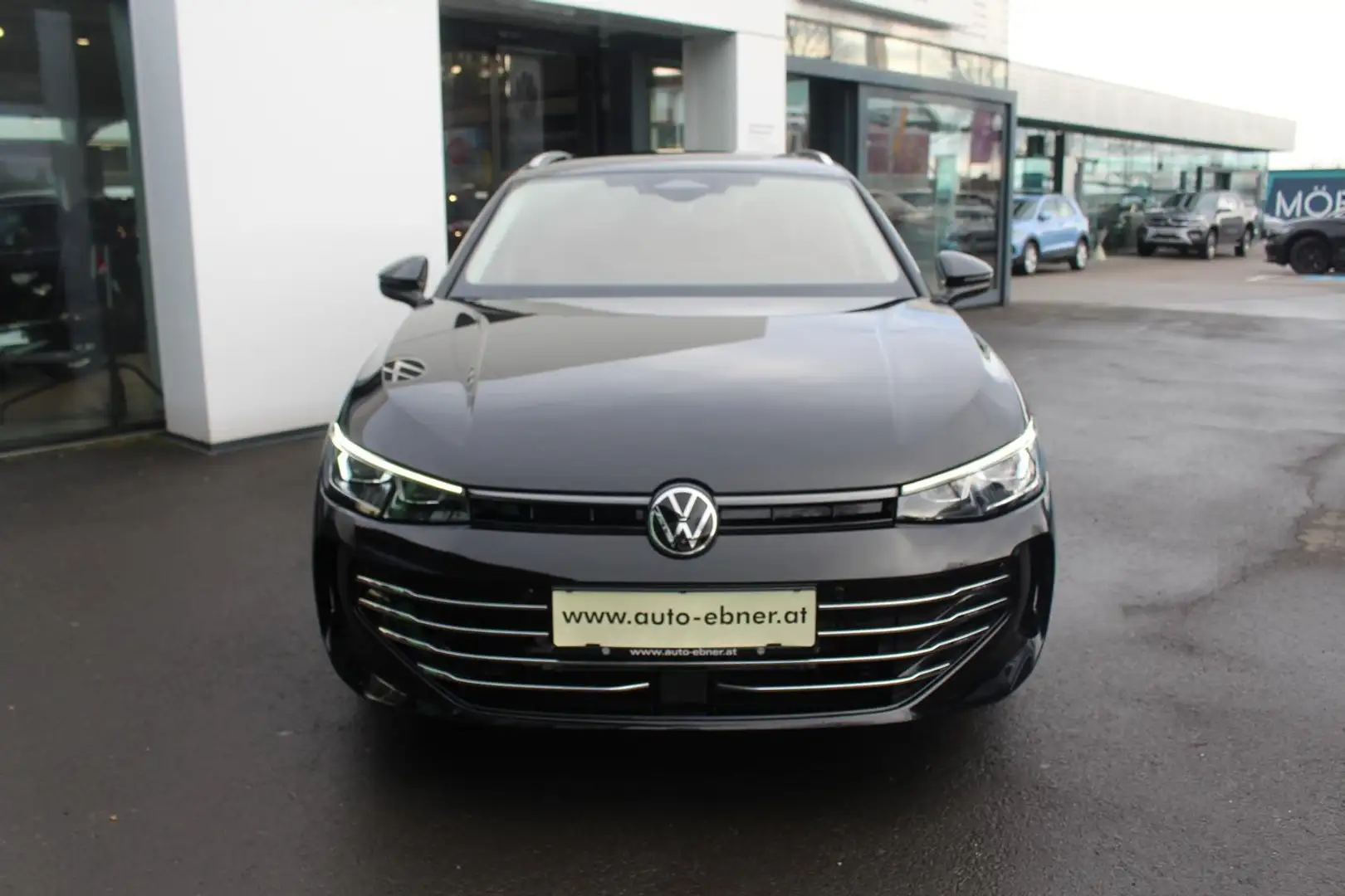 Volkswagen Passat Variant Elegance eTSI DSG Schwarz - 2