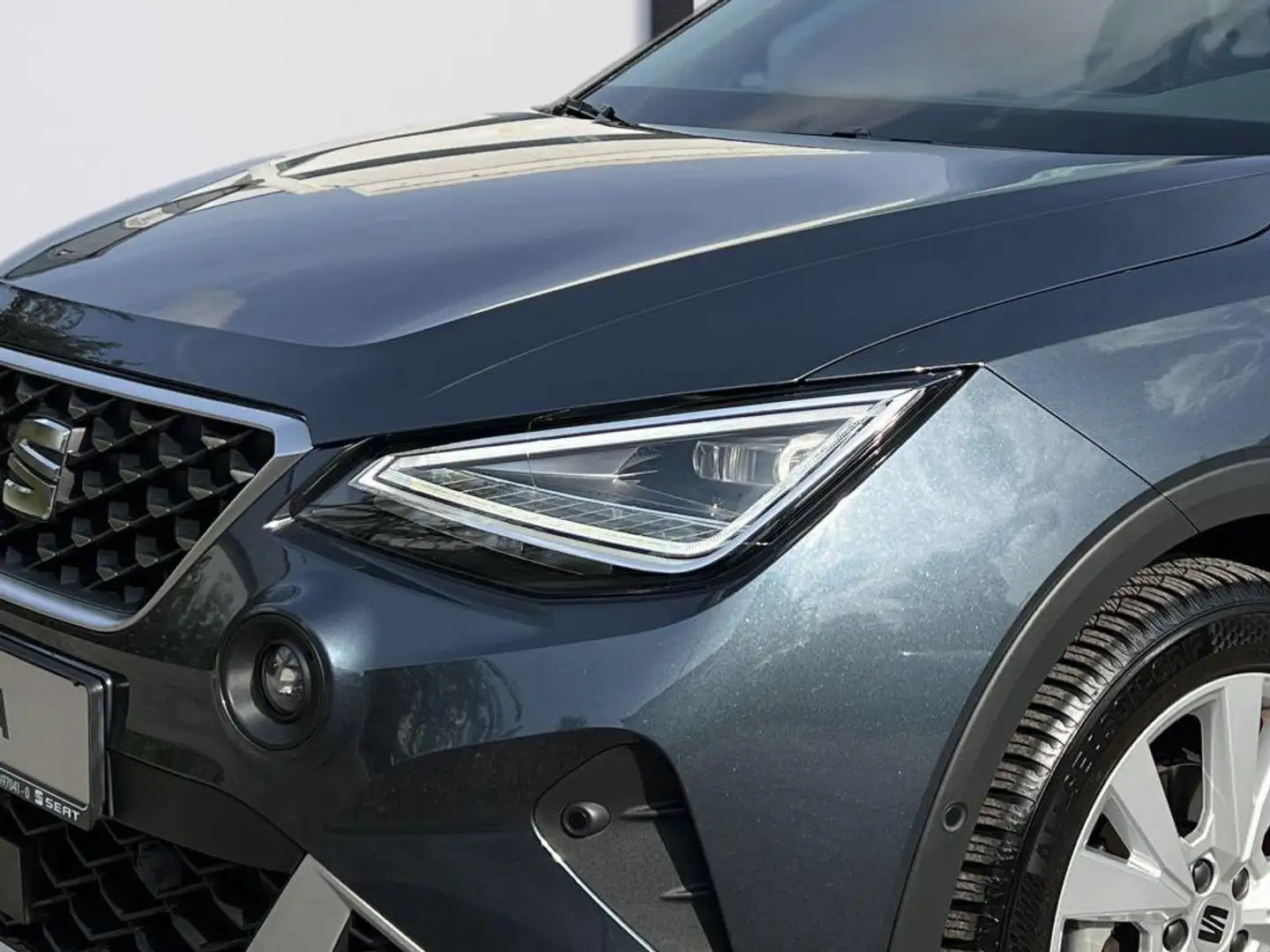 SEAT Arona 1.0 TGI Xperience NAVI LED ACC Kamera Grau - 2