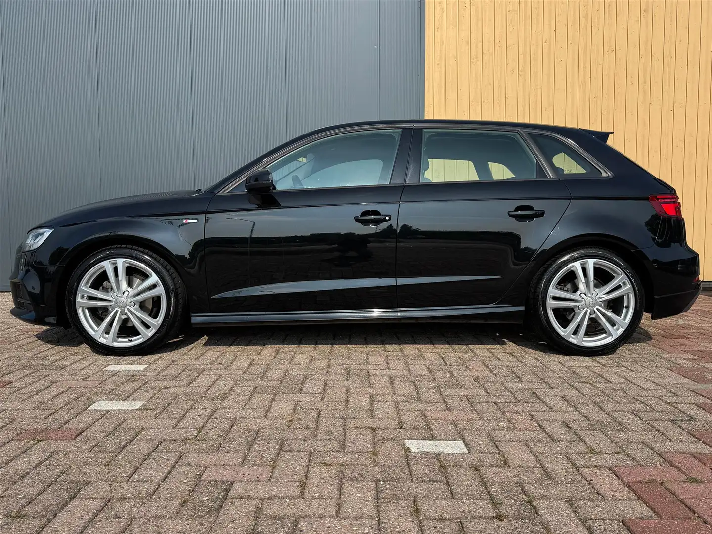 Audi A3 Sportback 1.5 TFSI 150pk CoD ultra S tronic S Line Noir - 2
