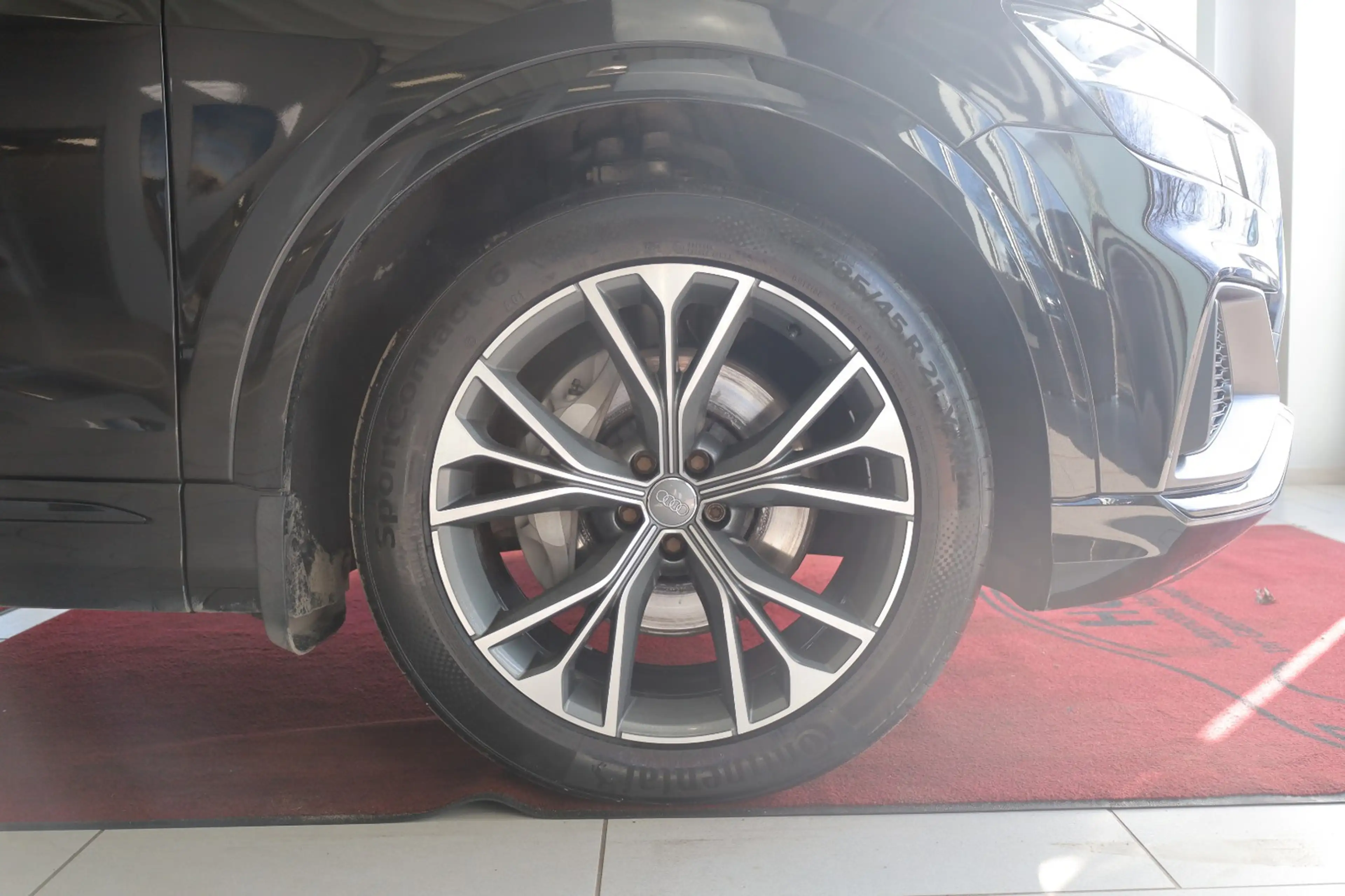 Audi Q8 50 TDI quattro S-LINE — photo 9