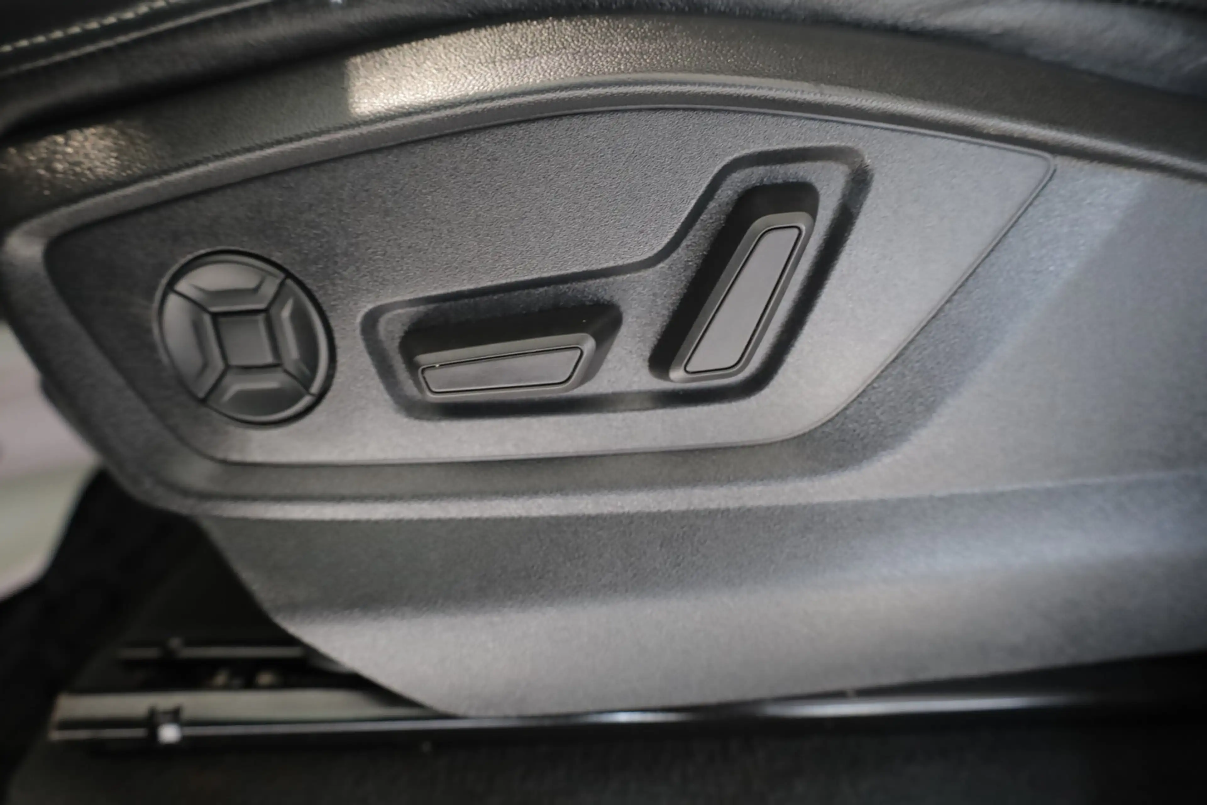 Audi Q8 50 TDI quattro S-LINE — photo 15