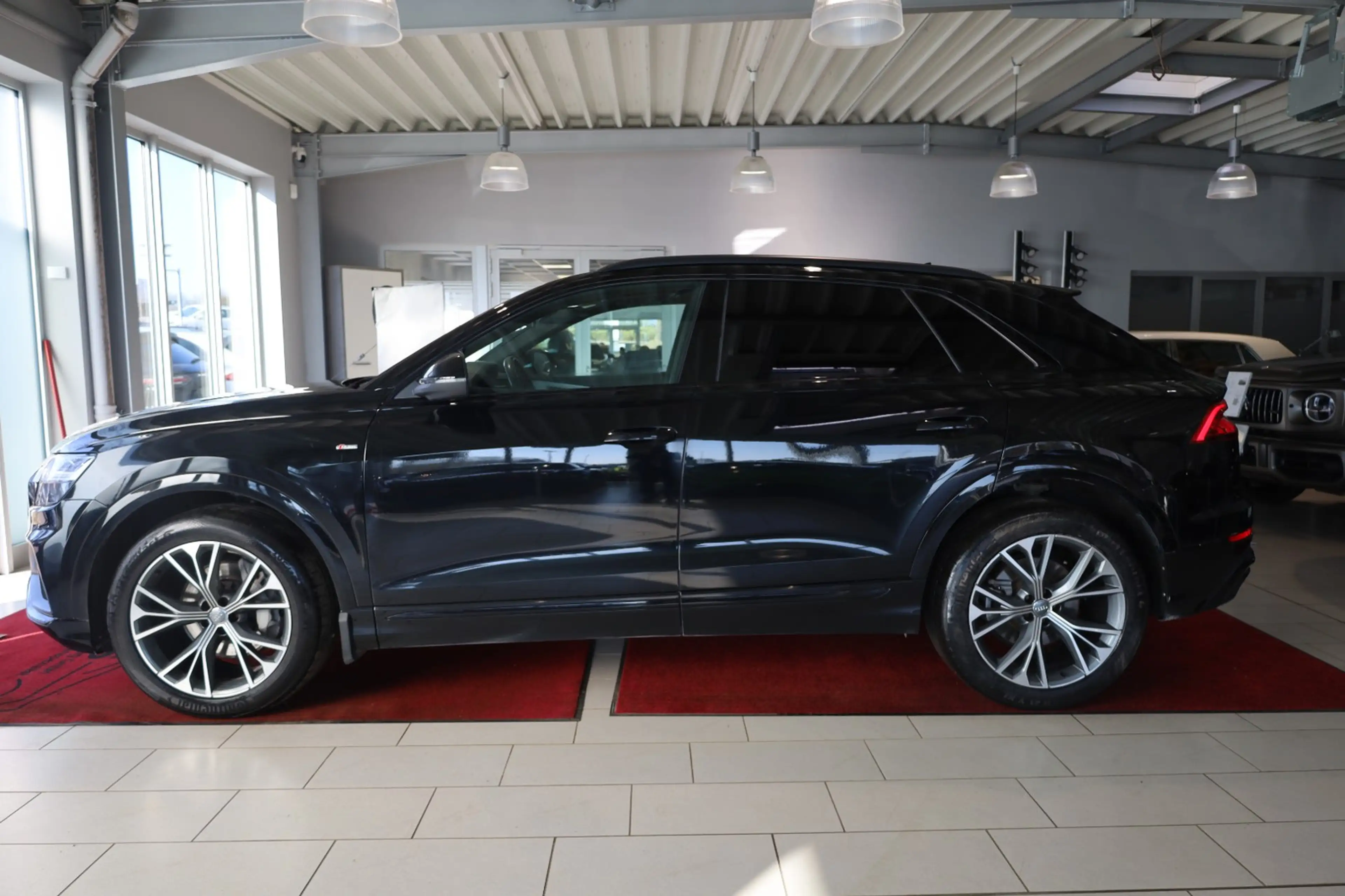 Audi Q8 50 TDI quattro S-LINE — photo 2