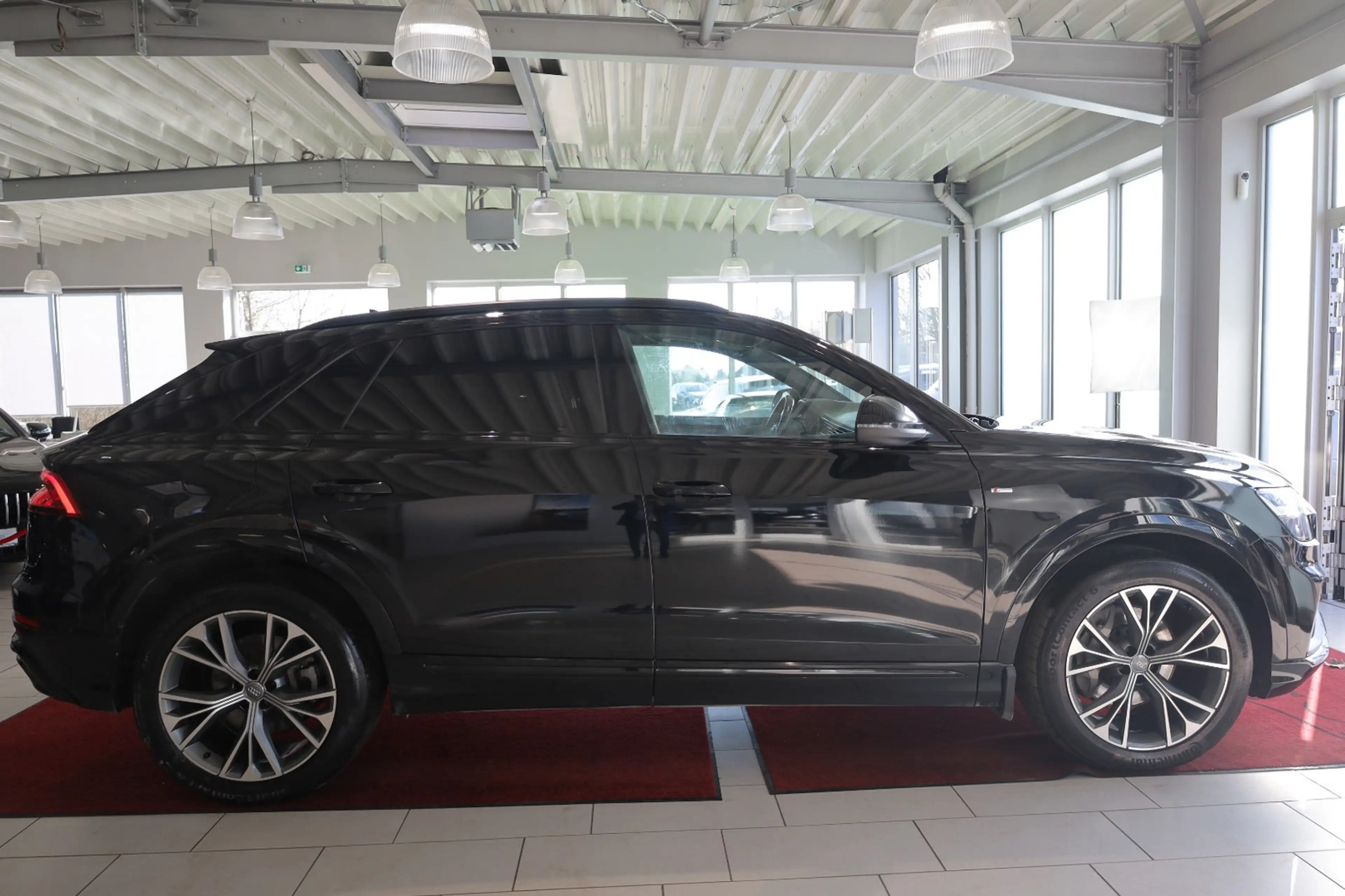 Audi Q8 50 TDI quattro S-LINE — photo 8