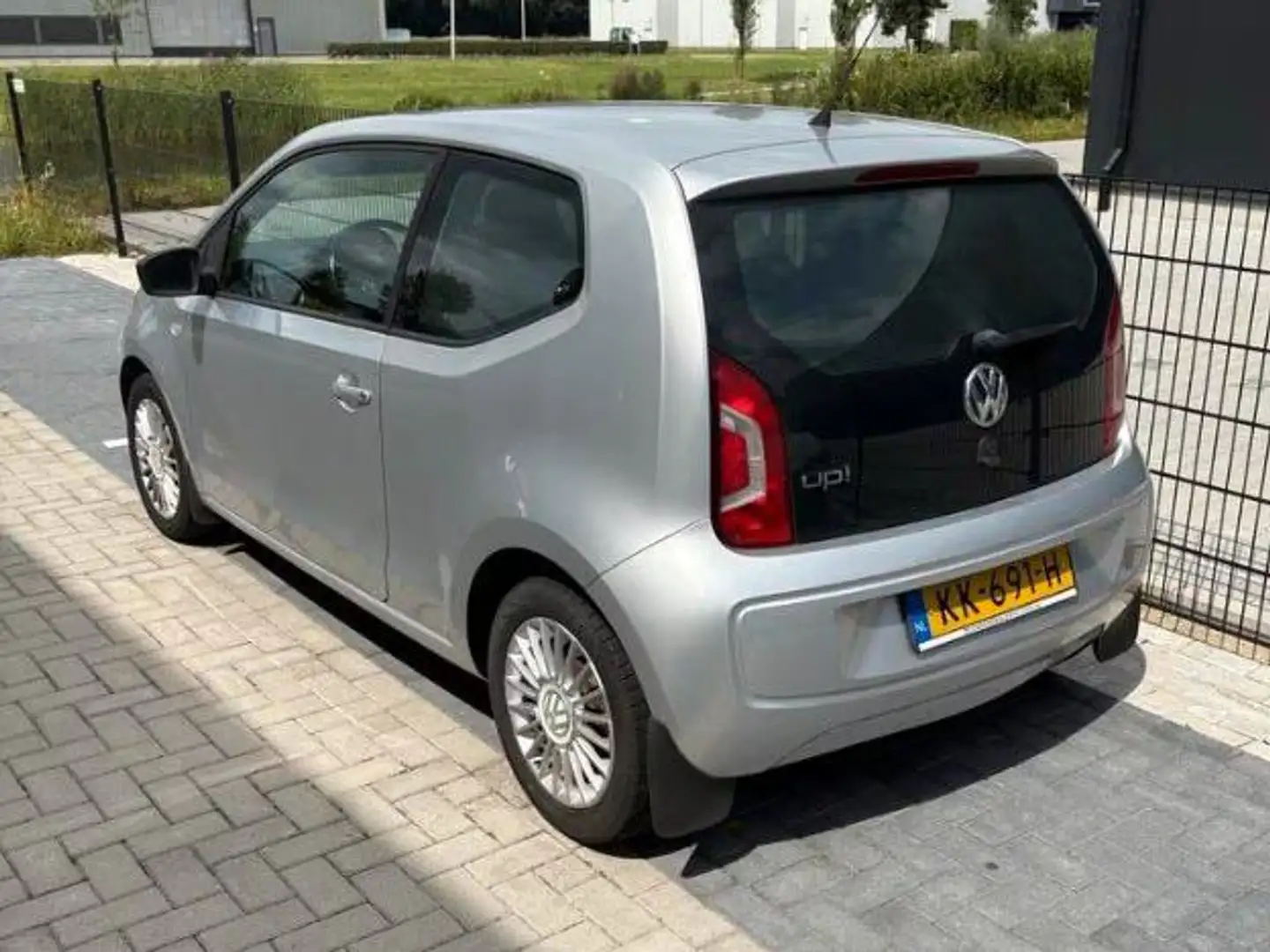 Volkswagen up! up! 1.0 high up! Zilver - 2