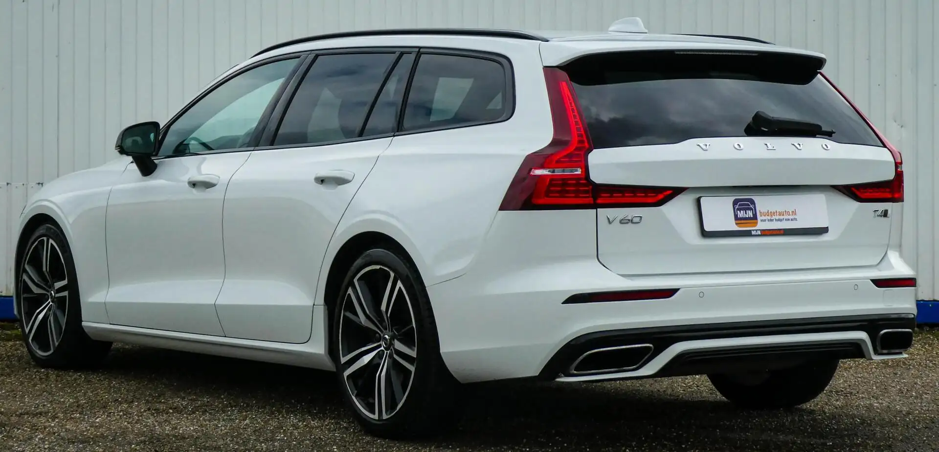 Volvo V60 2.0 T4 R-Design Polestar Engineerd Bianco - 2
