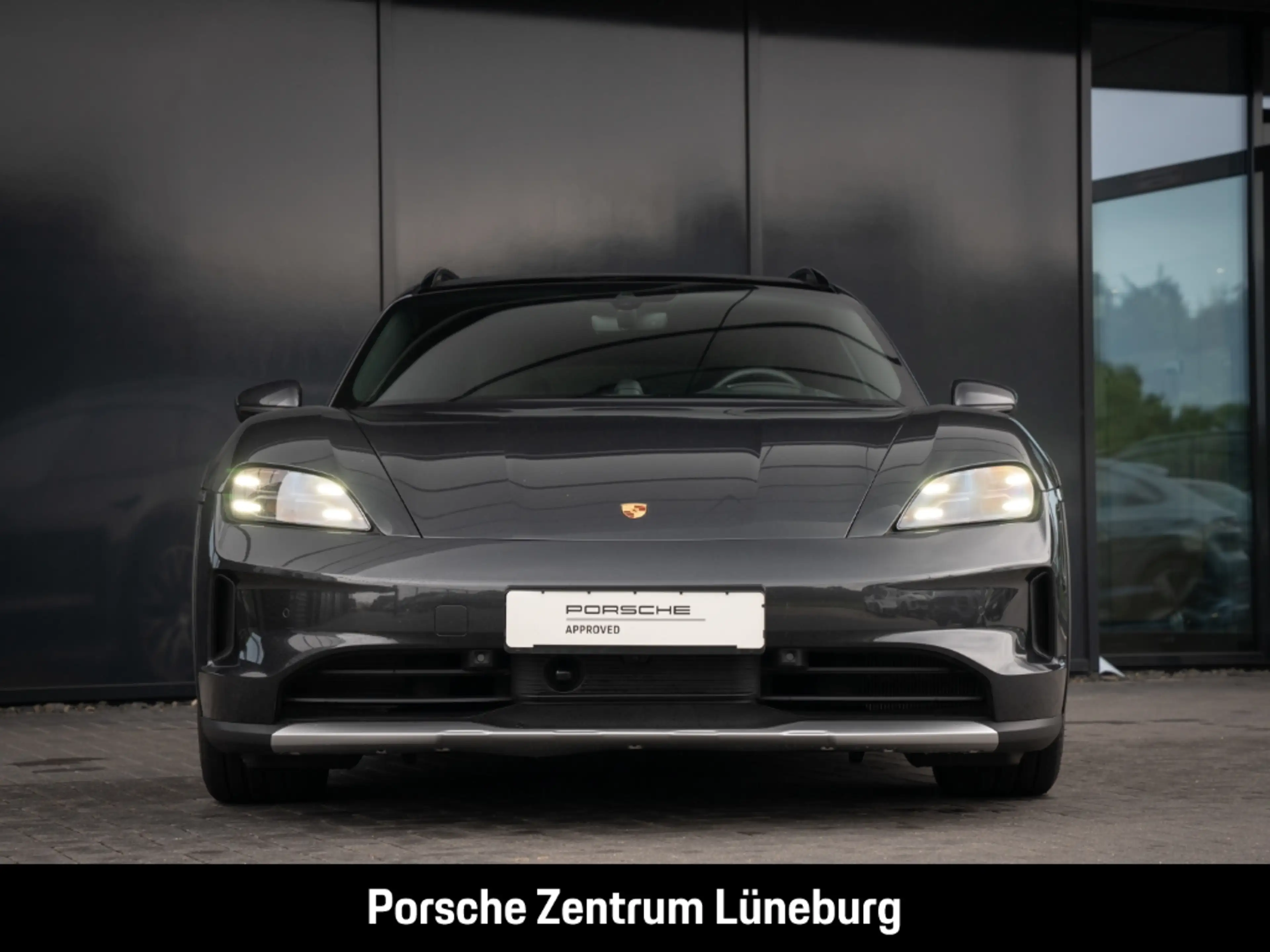 Porsche Taycan 4S Cross Turismo — photo 8