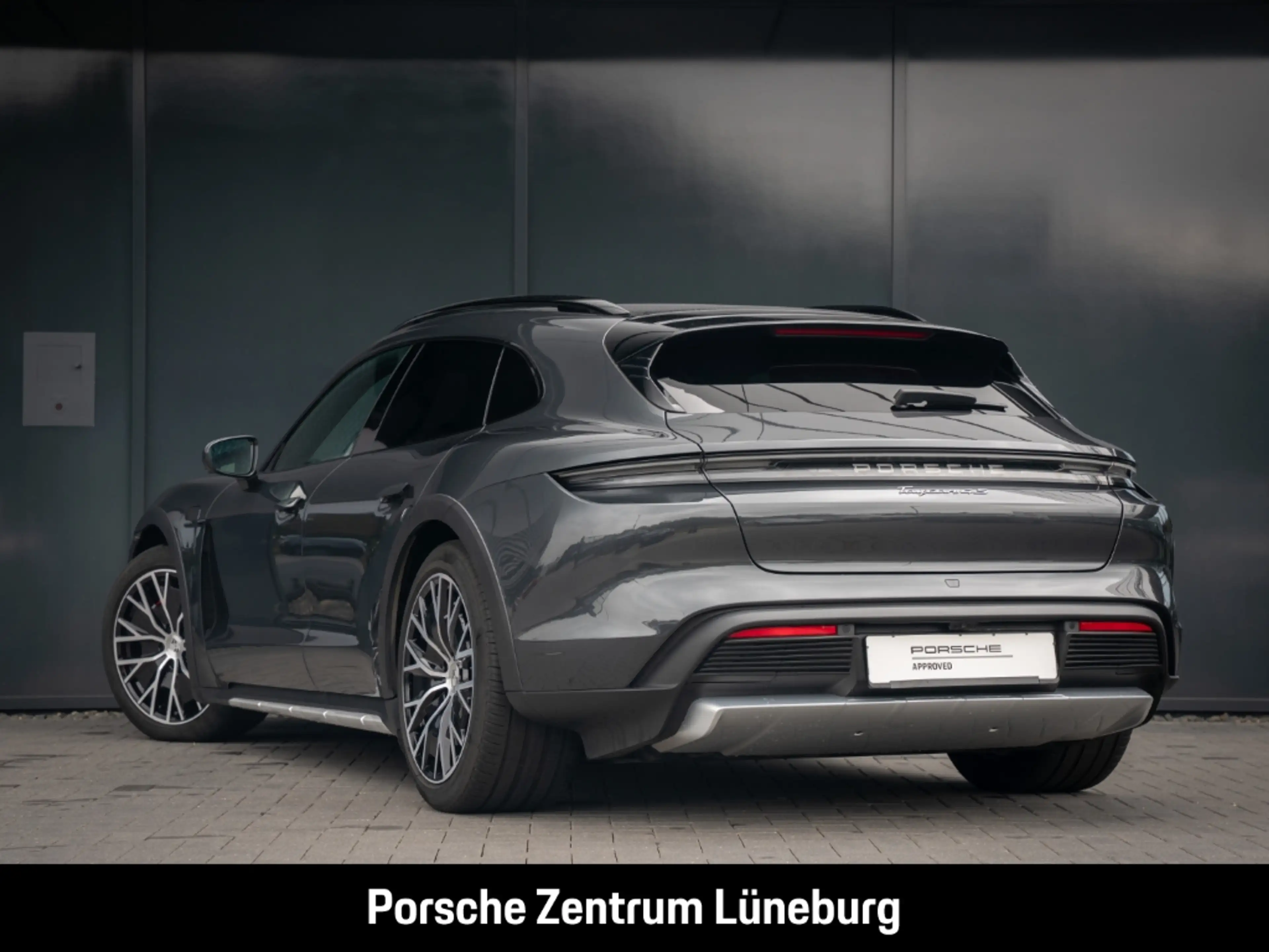 Porsche Taycan 4S Cross Turismo — photo 3