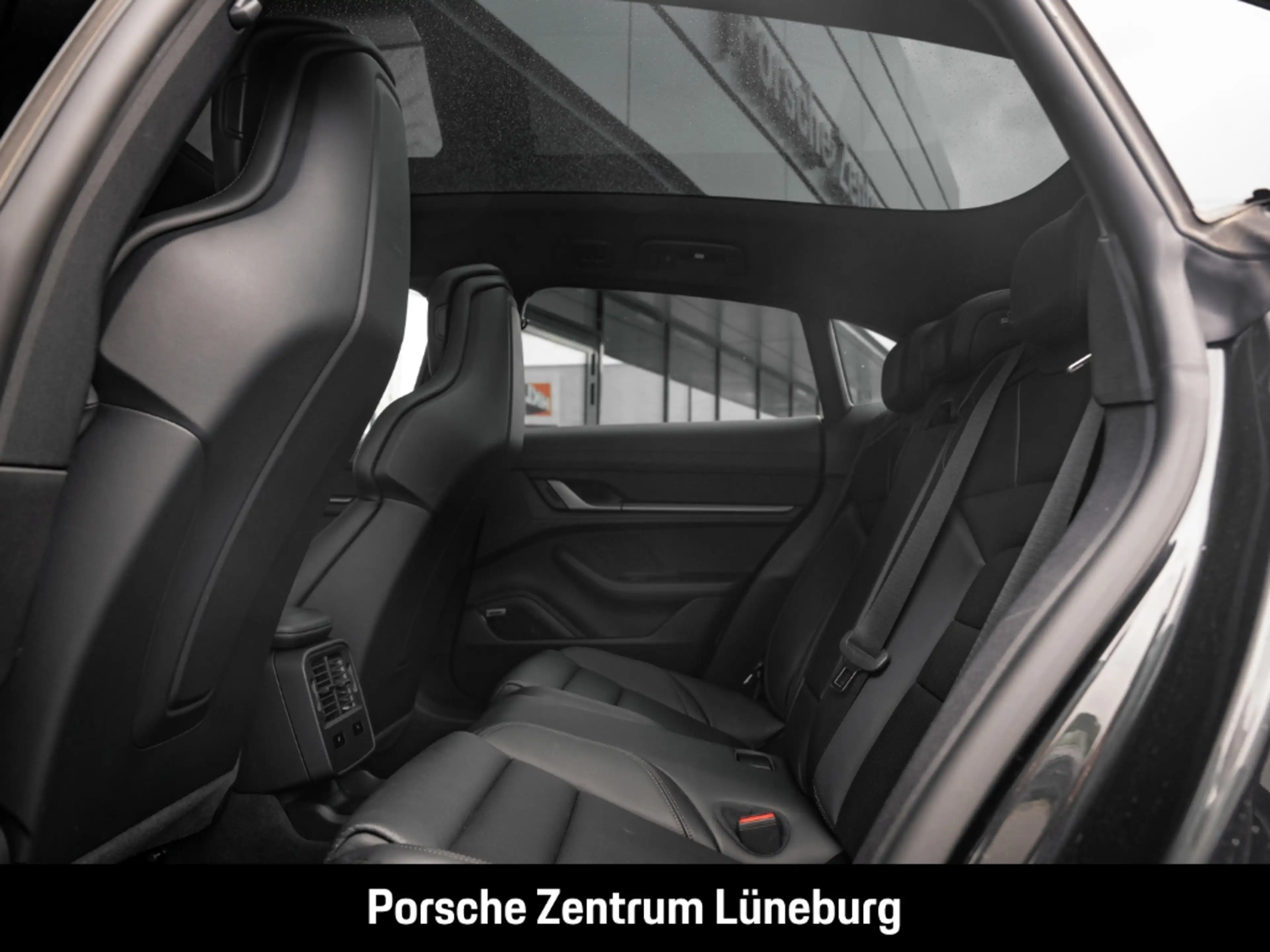 Porsche Taycan 4S Cross Turismo — photo 7