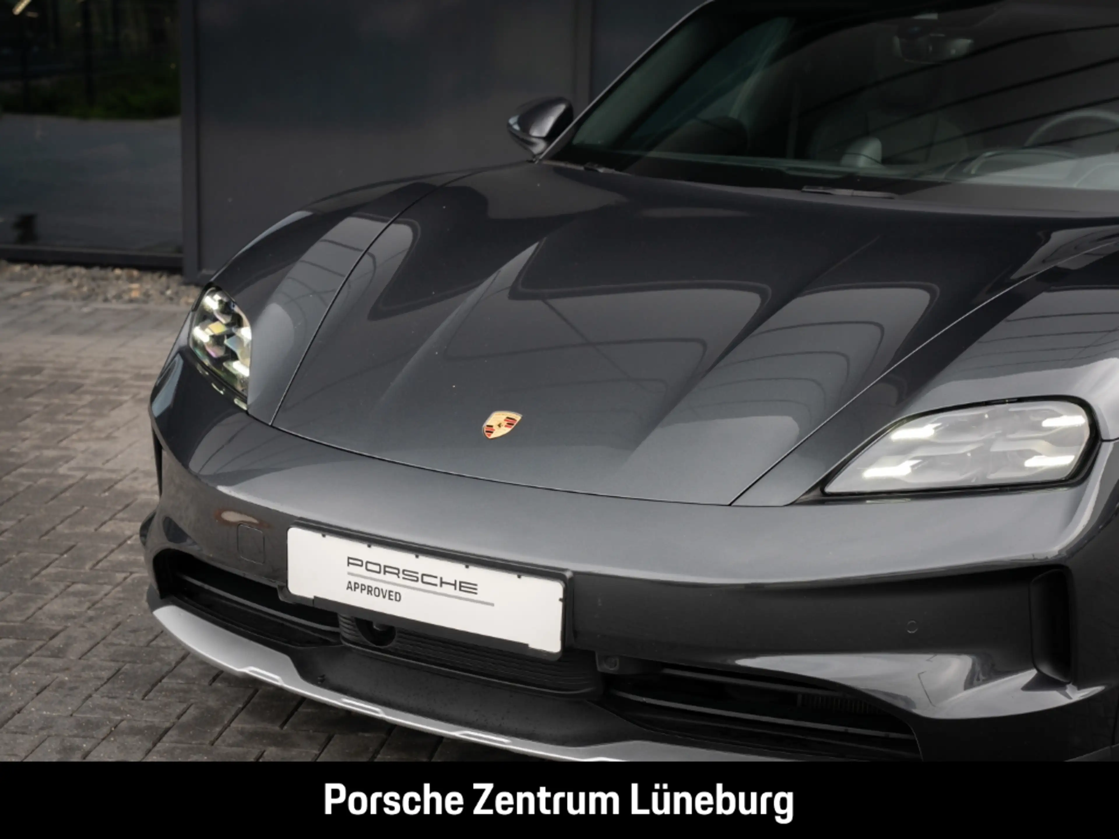 Porsche Taycan 4S Cross Turismo — photo 11