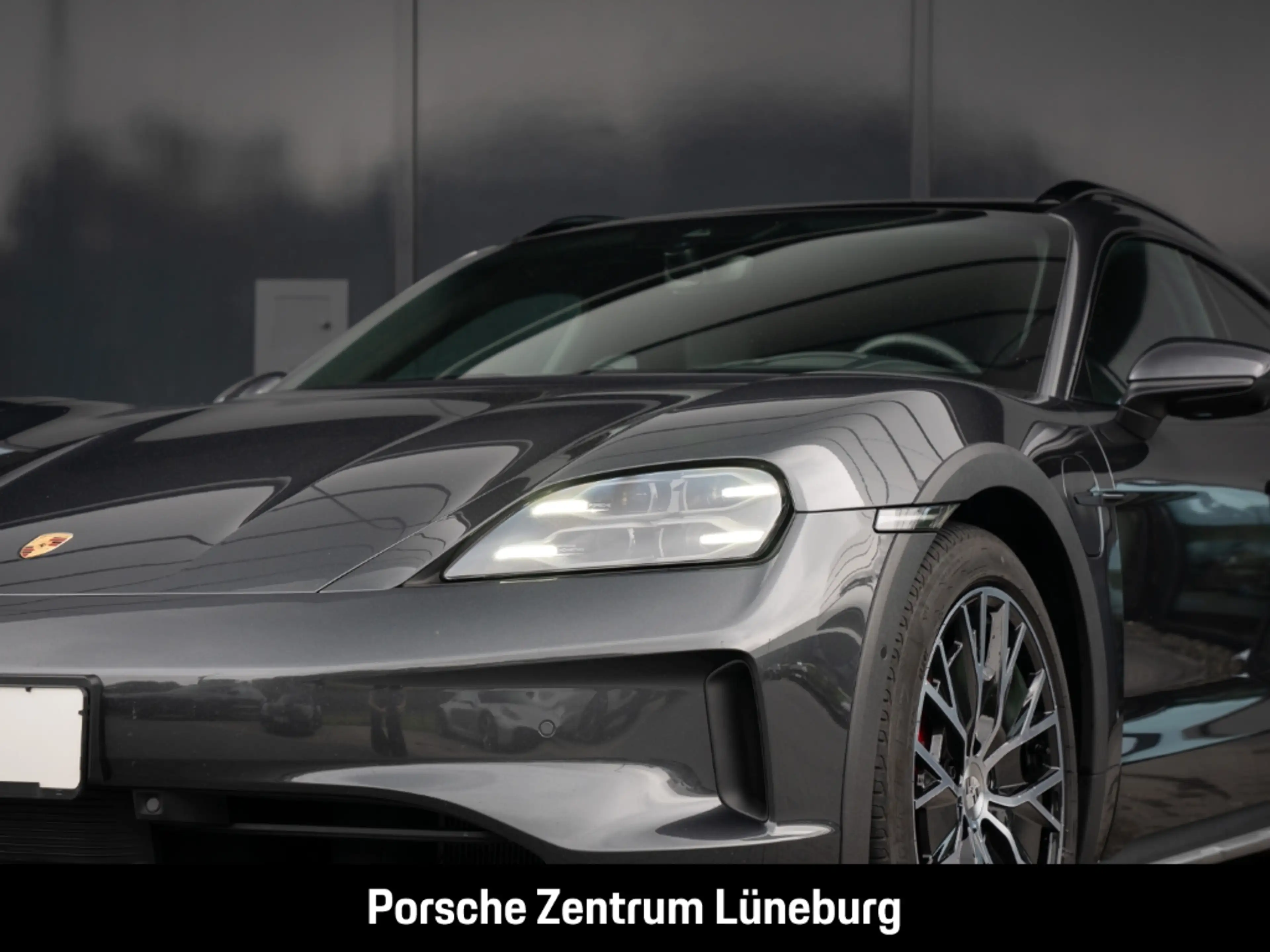 Porsche Taycan 4S Cross Turismo — photo 10